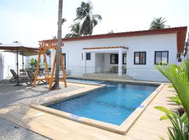 Jolissa Lodge AssinieVilla 3chbs-6prs-piscine, hotelli kohteessa Assinie