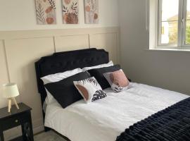 Luxury-Style Retreat in a Quiet Village، فندق في Finedon