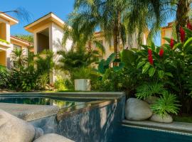 Luxury Villa - Private Waterfall Pool - Playa del Coco，可可的飯店