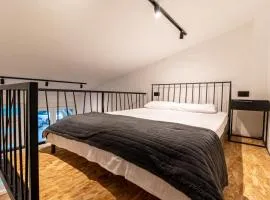 Pink bird apartments and FREE PARKING