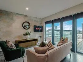 Luxury 2-Bed Apt by Royal Albert Dock & M&S Arena