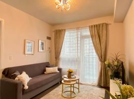 Luxurious Condo Apartment with Direct Subway Access, hótel í Toronto