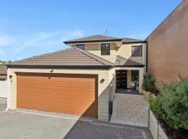 Sunlit Minimal Aircon Room Bayswater Central City & Airport 10min