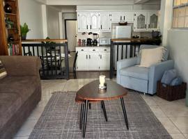 Isca Place- Spacious conveniently located, Hotel in Corinthe