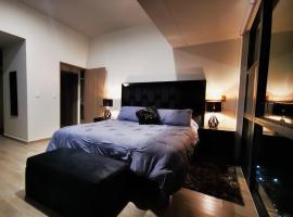 Heated Indoor Pool with GYM and free parking – hotel w mieście Hércules