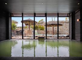 Kobi Onsen Resort Hue Affiliated by Meliá, khách sạn ở Huế