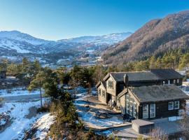 Cabin With Hot Tub And Fjord Views In Sauda, Hotel in Saudasjøen