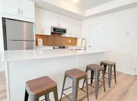 Modern Townhome Near Boardwalk Spa and Zoo Parking Included