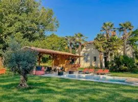 American-Style Villa With Pool In Montalivet