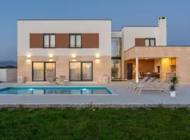 Awesome Home In Policnik