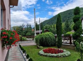 U Neli, hotell i Solochin