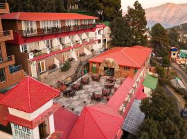 Blue Pine Resort, hotel en Lansdowne