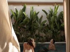 COZ Bali Boutique Villas walking distance to Padang Padang Beach