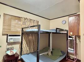 Maru Vibe Guest house near Urbiztondo, хотел в Сан Хуан