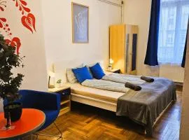 Cozy rooms near the New York Cafe with private bathroom