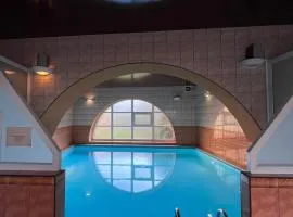 Home & Pool Apartment