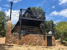 Iketla-Riverfront Chalet in Magaliesberg Biosphere، فندق في بوفيلسبورت