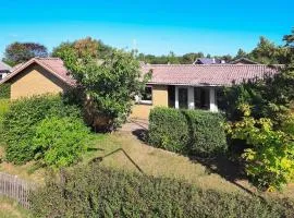 8 person holiday home in Ålbæk