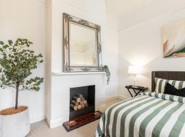 Stay Verde Heart of Town and Walk to the Beach: Warrnambool şehrinde bir otel