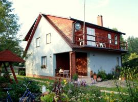 Pod Modrzewiem, farm stay in Pogorzelce