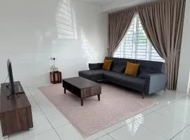 House Halo 4 Bedroom for 12 Guests