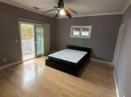 Large Private Room with Balcony - Mini Mansion