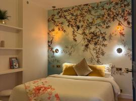 Paris Suite Porte de Versailles Metro Parking โรงแรมในวองว์ส