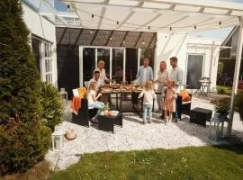 Wunderschoenes-freistehendes-Ferienhaus-an-der-See-Sauna-Strand-Yachthafen-WLAN