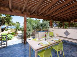 Case Cala Bucerno, Hotel in Castelluzzo