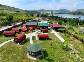 Eco Camp Lake Mladost, hotel a Veles