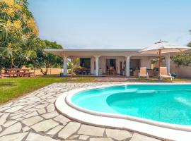 The Sanctuary Private Villa staffing included, hotel a Tamarin