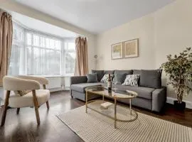 Perfect for contractors relocators large house sleeps 9 with driveway