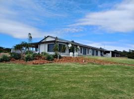 Newburg Lodge & Luxury Bush Tents, Elements Private Golf Reserve โรงแรมในMoheme