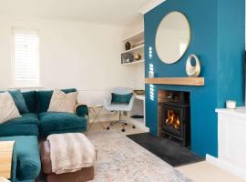 Sussex Escape for 8 with Hot Tub nr Goodwood, hotel a Fishbourne