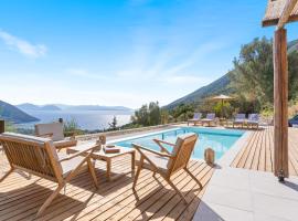 ELGIAN Luxury Villa -Private Pool & Sea View – hotel w mieście Póndi