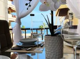 Seafront Cozy Apartment Swimming pool,Tennis & Padel
