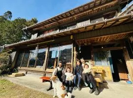 Family Homestay Shirokuro Guesthouse