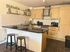 Spacious 2 Bed 2 Shower Apartment