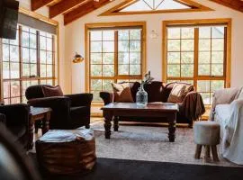 Erythos Cottage - close to town & cute as a button