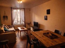 Duplex spacieux centre ville Parking sur place, hotel v mestu Nogent-lʼArtaud