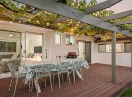 Beach House Family Friendly Enclosed Yard