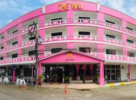 The Wai Hotel, hotel i Ban Khlong Phruan