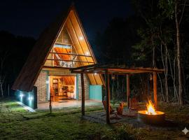 Chalé Romântico Dengo Dengo com Piscina!, hotel a Pindamonhangaba