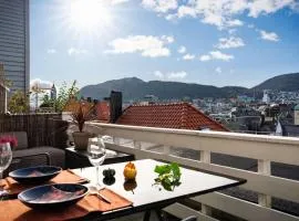 Sunny Terrace in City Centre - Charming House