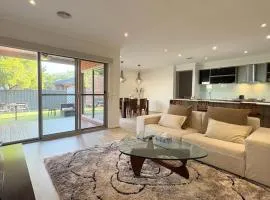 Stylish 4 Bedroom Family Home in Tarneit - Walk to Station and Tarneit Central