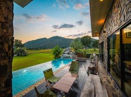 The Exclusive Baan Hinson Pool Villa, hotel en Ban Sap Muang