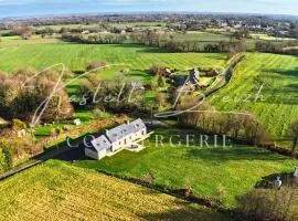 LE MARQUES Maison bretonne typique en pierre avec jardin de 3500m2, 18km des plages