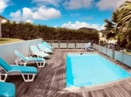 Bright Apartment near Orient Bay with Pool