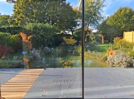 la terrasse sur l'eau, hotel a Lumbin