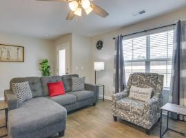 Near Base and Shopping Modern Sumter Townhome!, Hotel in Sumter